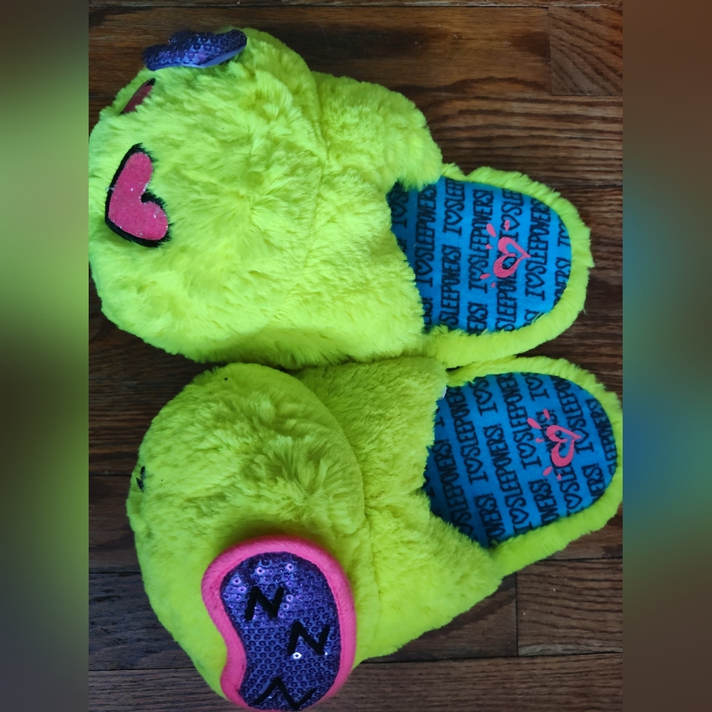 Justice smiley face slippers Size 6/7